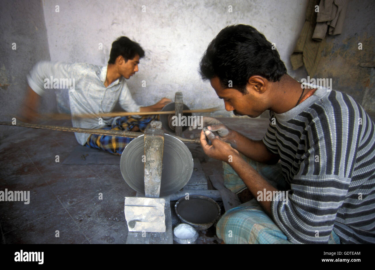 stone finsher at work in the city of Jaipur in the province of Rajastham in India. Stock Photo