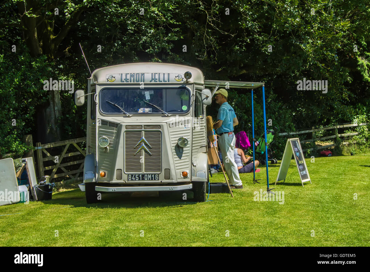 Mobile cafe van hi-res stock photography and images - Alamy