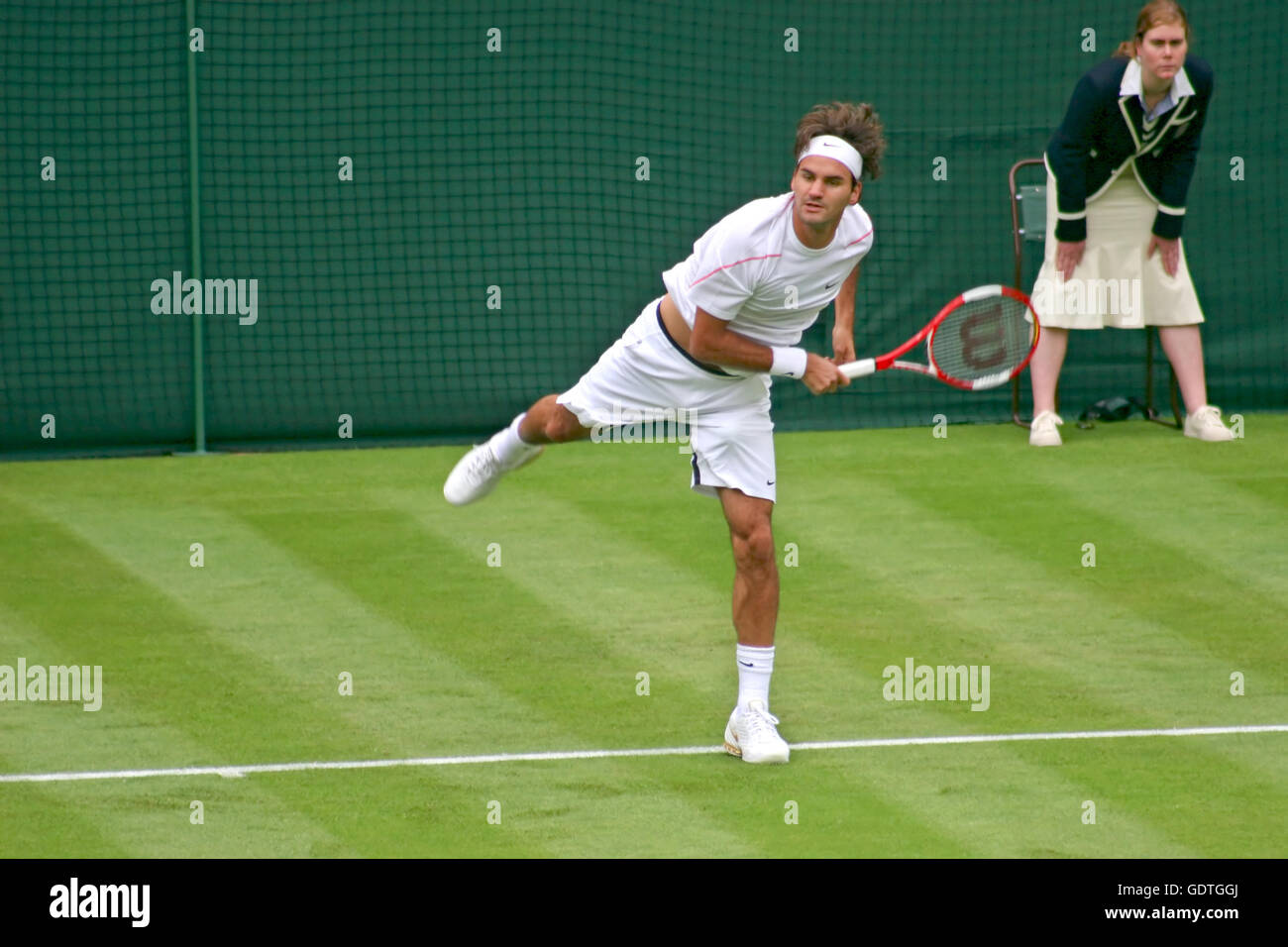 Roger federer wimbledon 2006 hi-res stock photography and images - Alamy