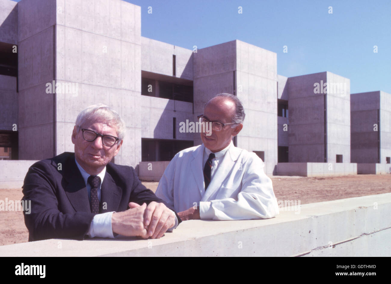 Louis Kahn Salk Institute — nanigo · Lomography