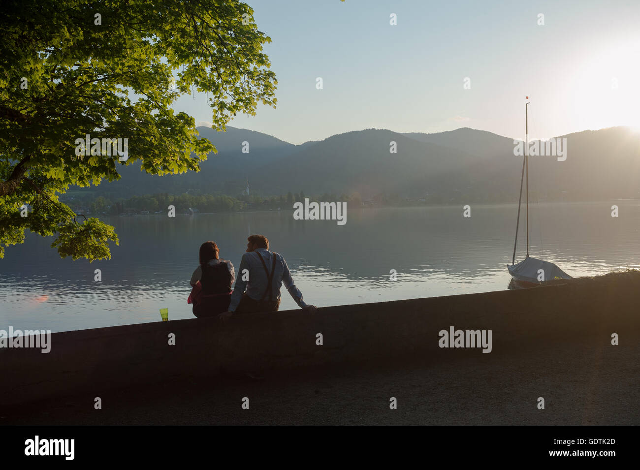 GERMANY, Bavaria, Tegernsee, May 28, 2016. A couple at the shore of the Tegernsee. Stock Photo