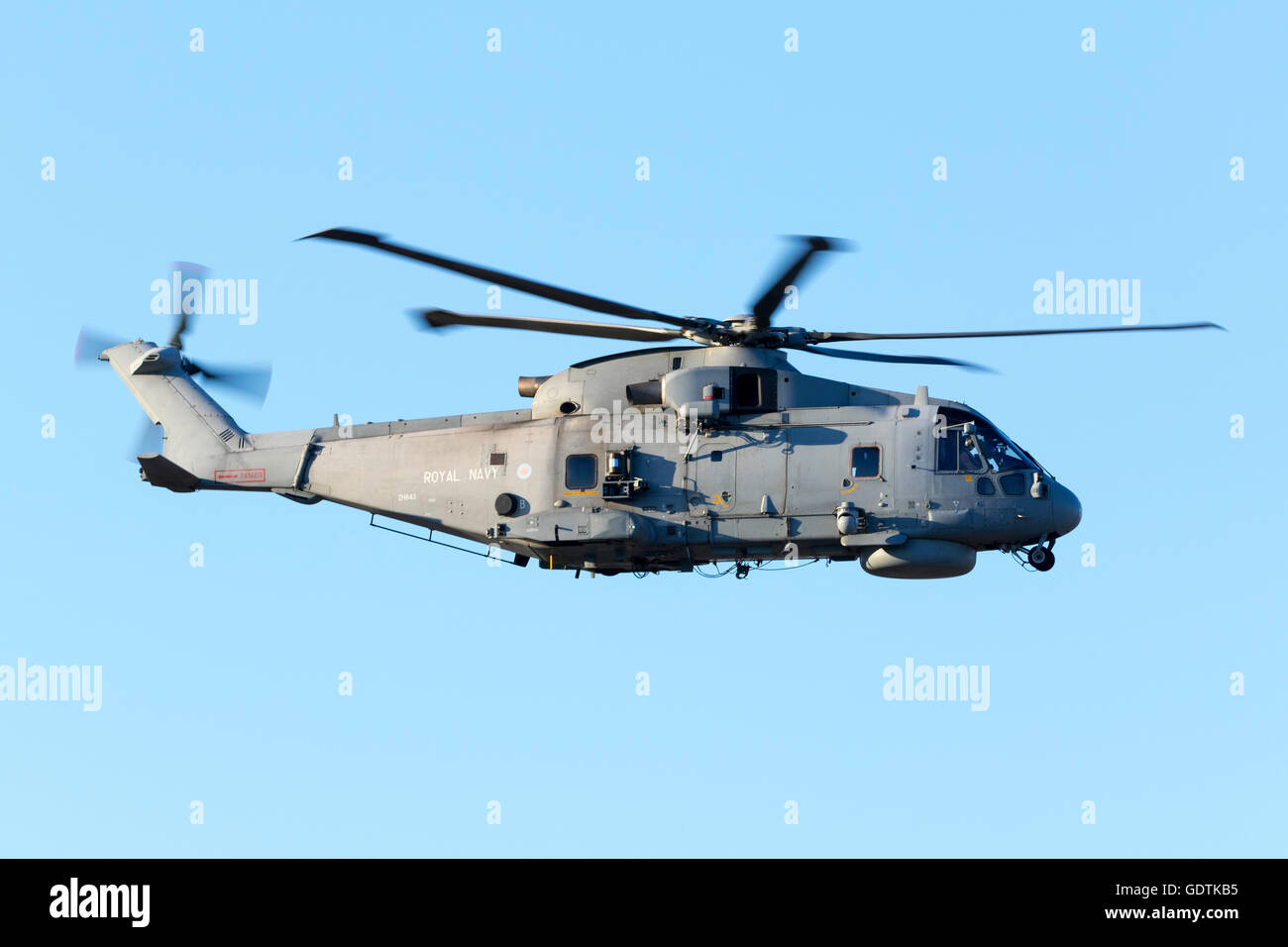 Royal Navy Agusta-Westland Merlin HM.1 [ZH843] departing runway 13 ...