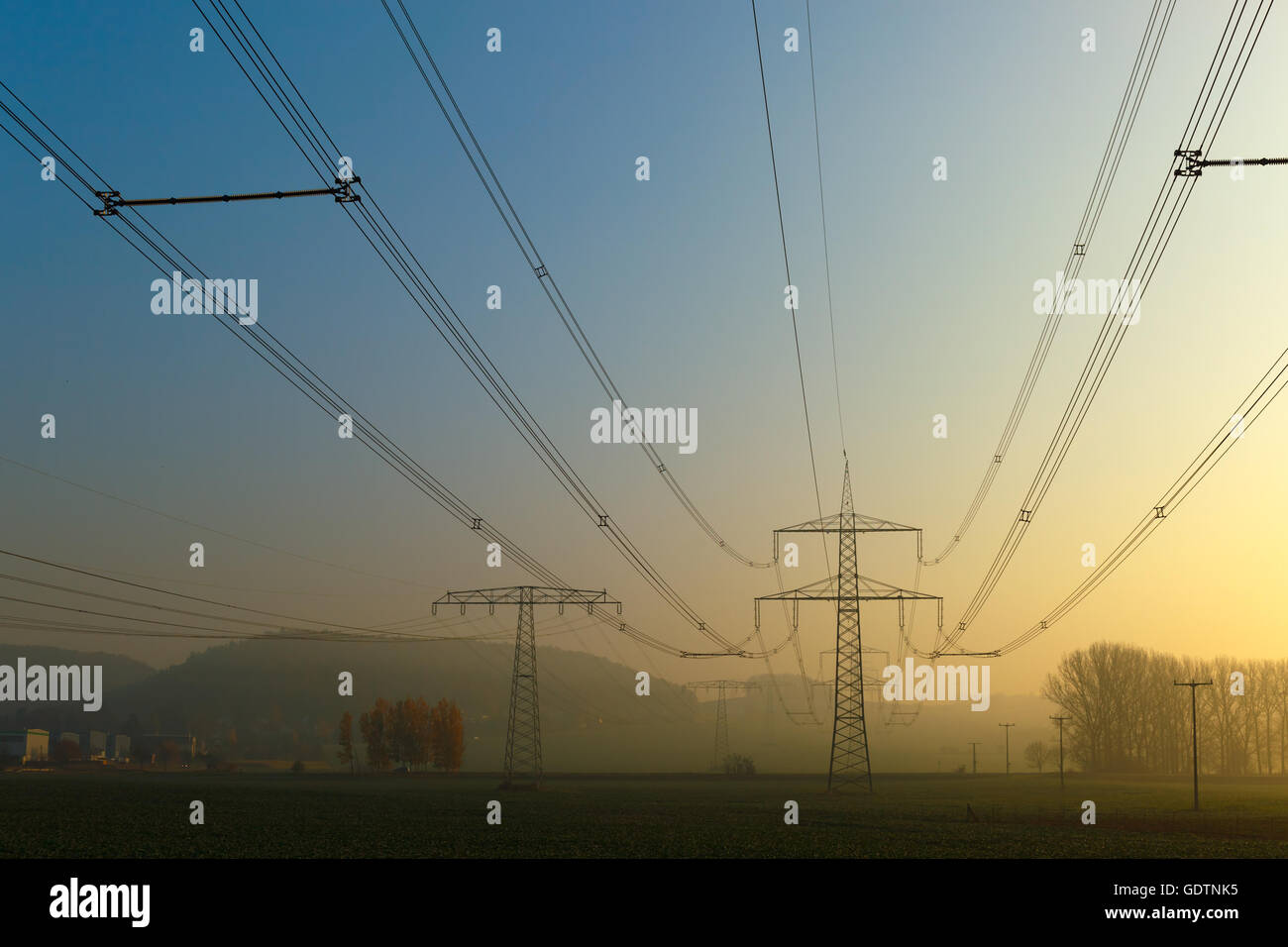 Transmission line hires stock photography and images Alamy
