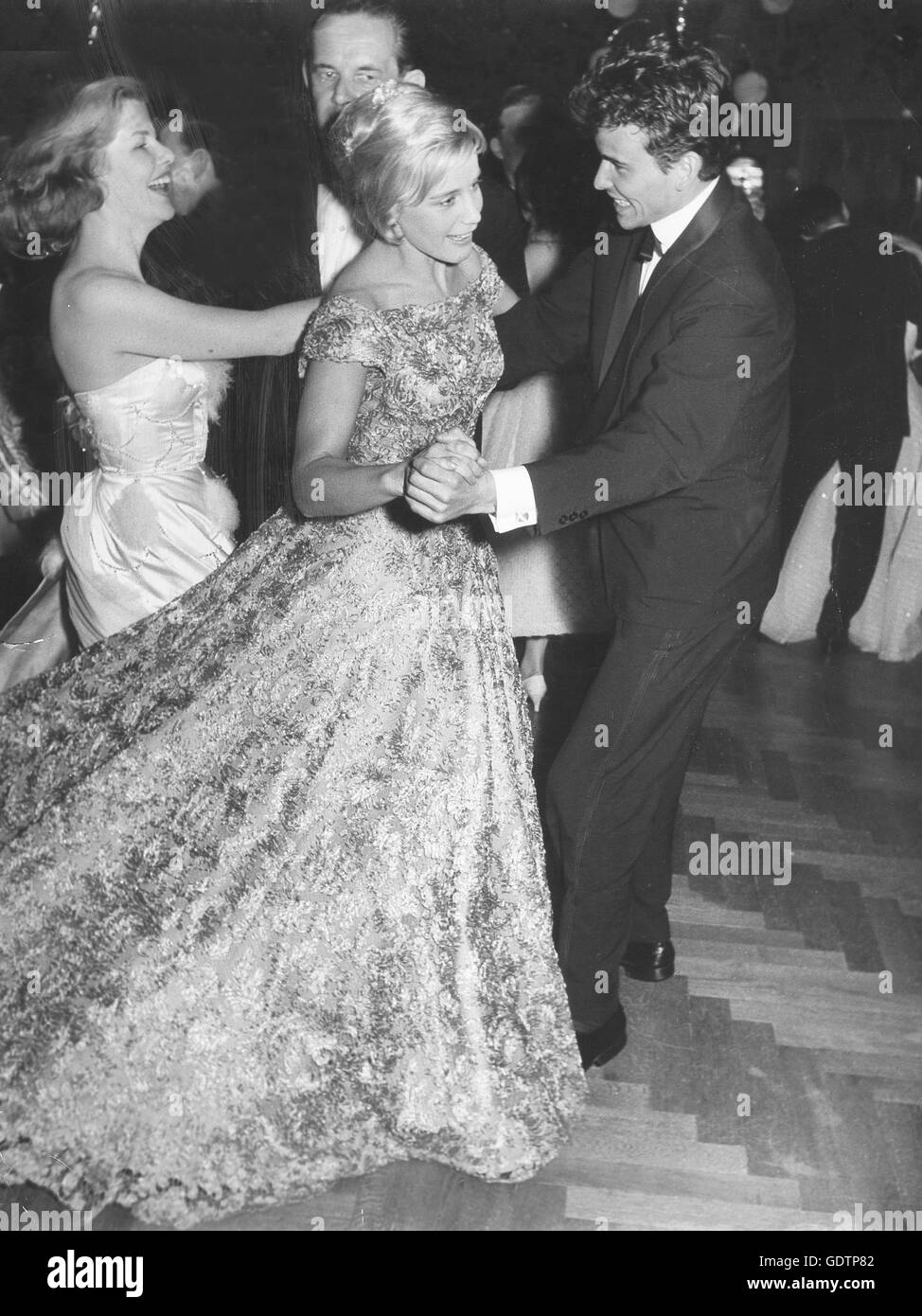 Maria Schell dancing with Horst Buchholz, 1958 Stock Photo