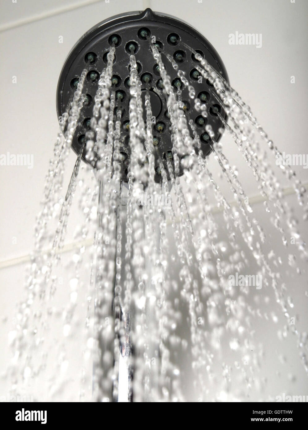 Water coming out of shower head hires stock photography and images Alamy
