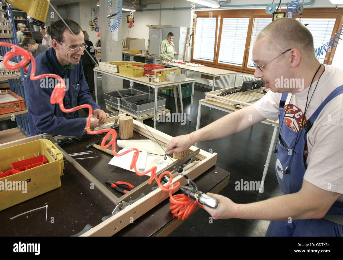 Sheltered hires stock photography and images Alamy