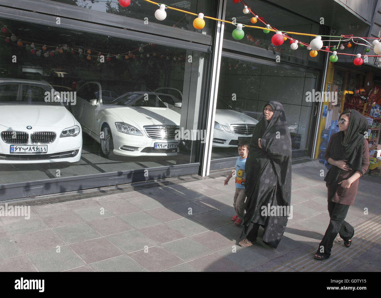 bmw-and-mercedes-dealer-in-tehran-GDTY15
