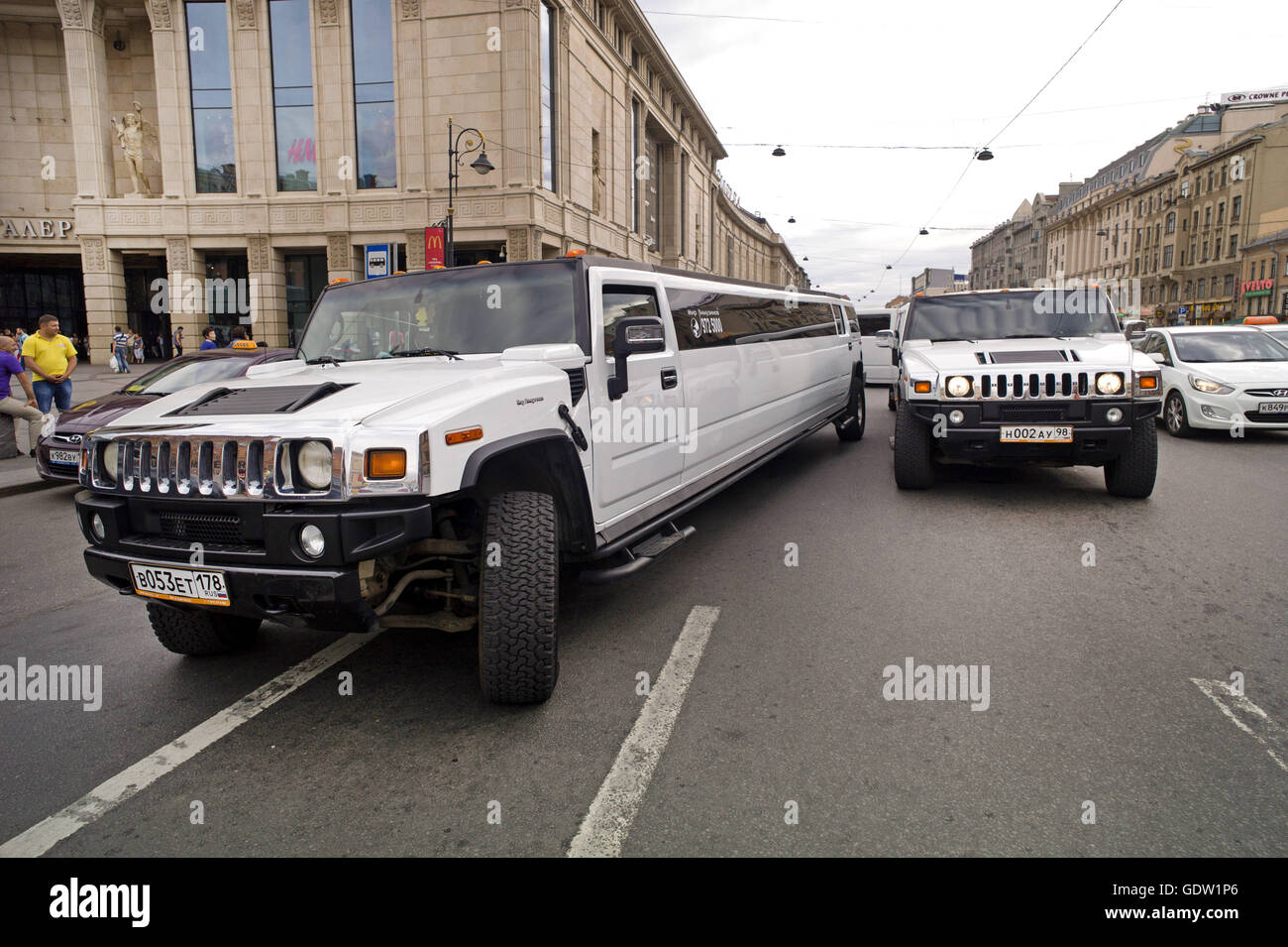 Stretched Limousines High Resolution Stock Photography And Images Alamy