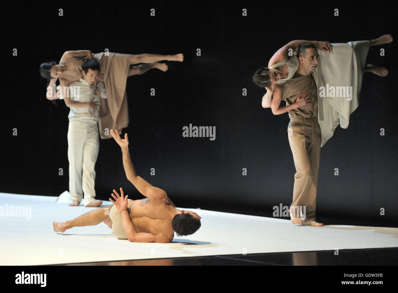 'Continu', directed and choreographed by Sasha Waltz Stock Photo