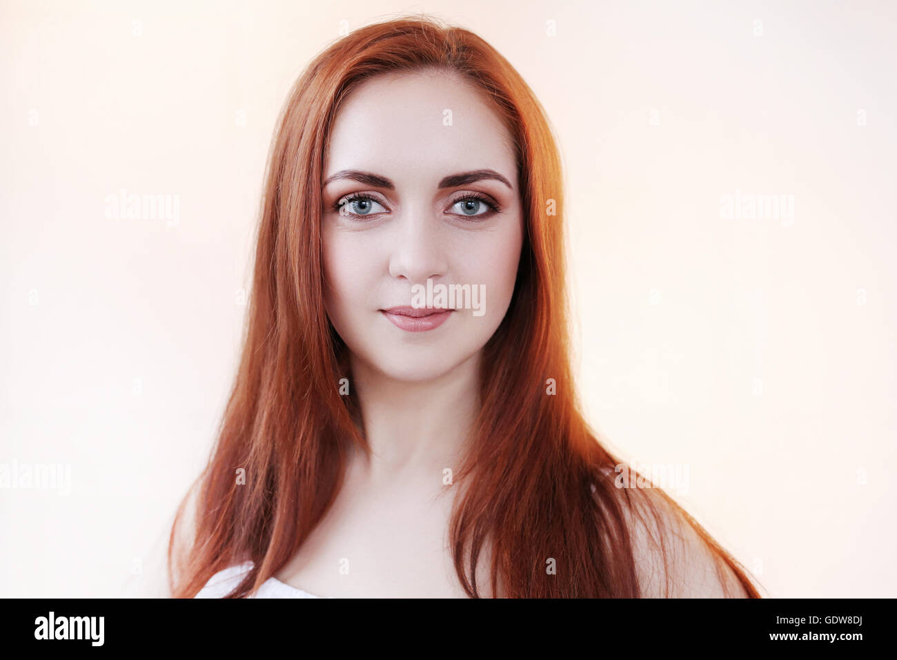 Pretty girl cute smiling hi-res stock photography and images - Alamy