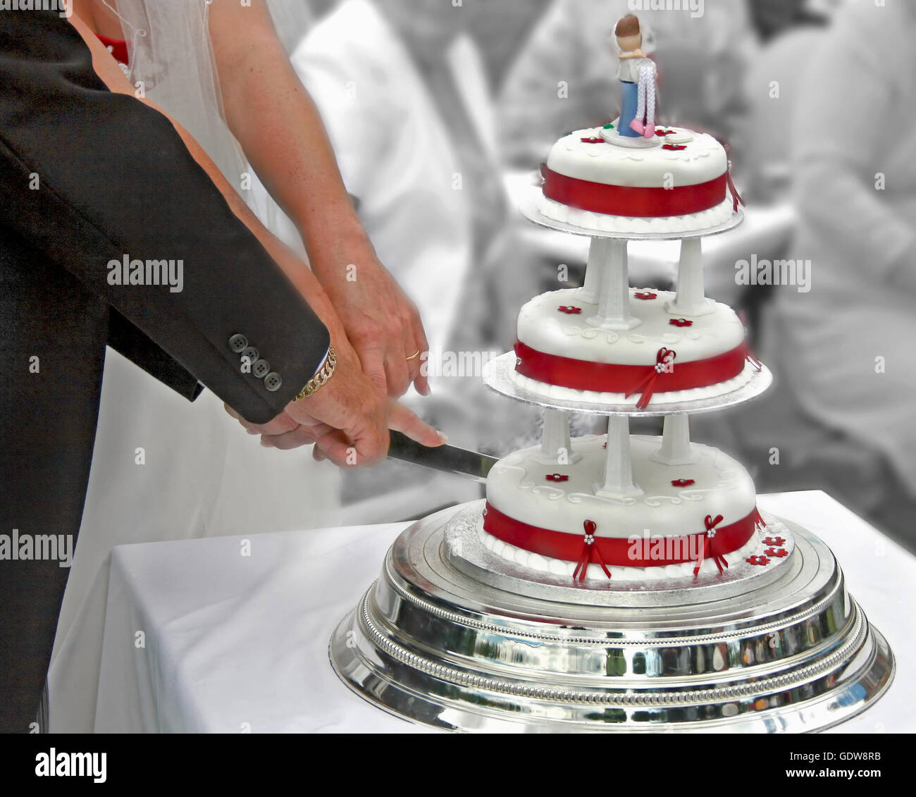 Bride and Groom cutting the Wedding Cake Stock Photo Alamy