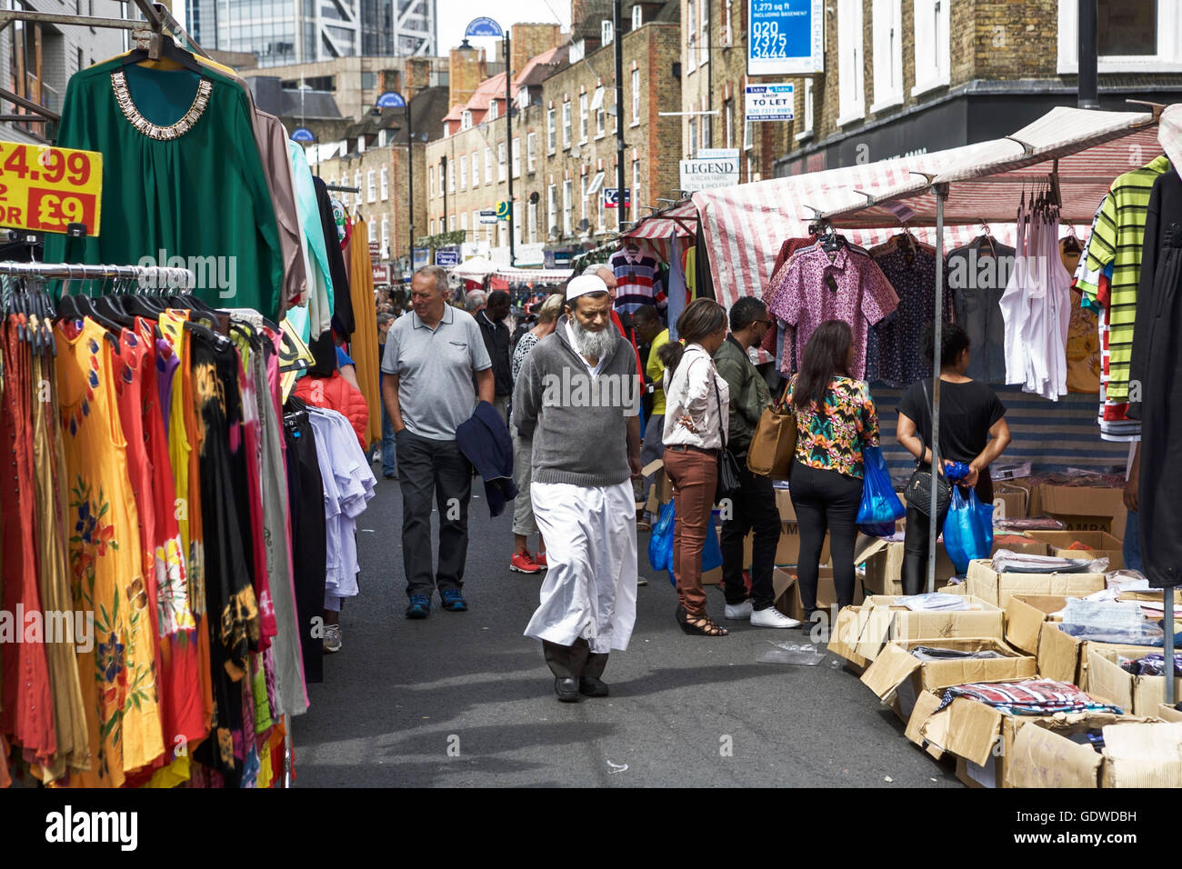 Petticoat Lane Market, East End market, Sunday market London street ...