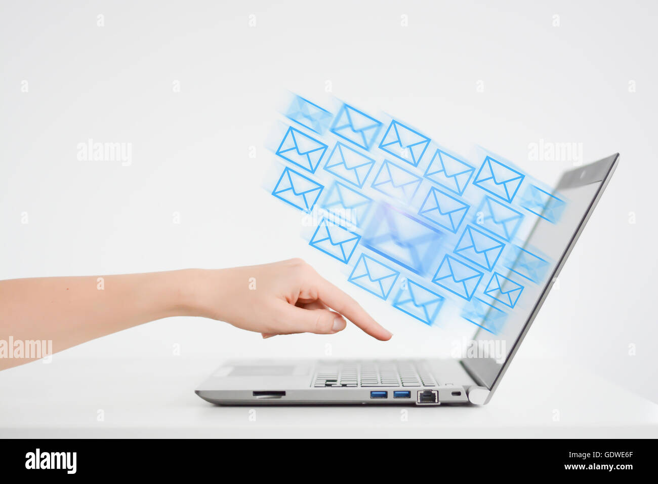 Send e-mails from a laptop Stock Photo