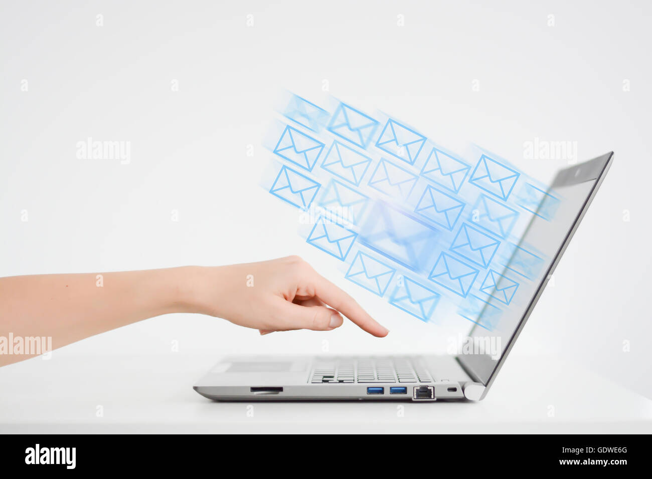 Send e-mails from a laptop Stock Photo