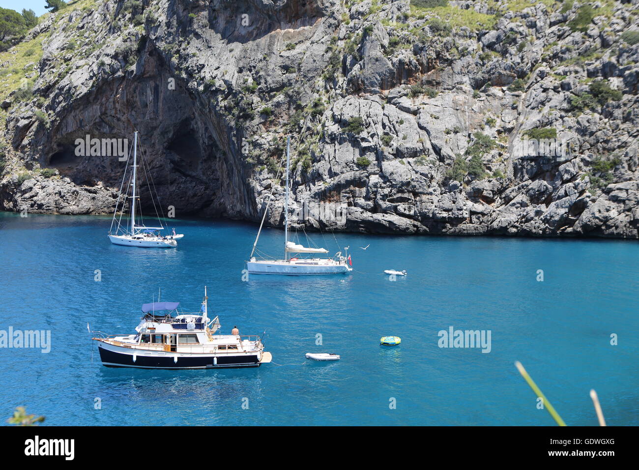 Boats in the bay of Sa Calobra, northern Mallorca, Spain Stock Photo