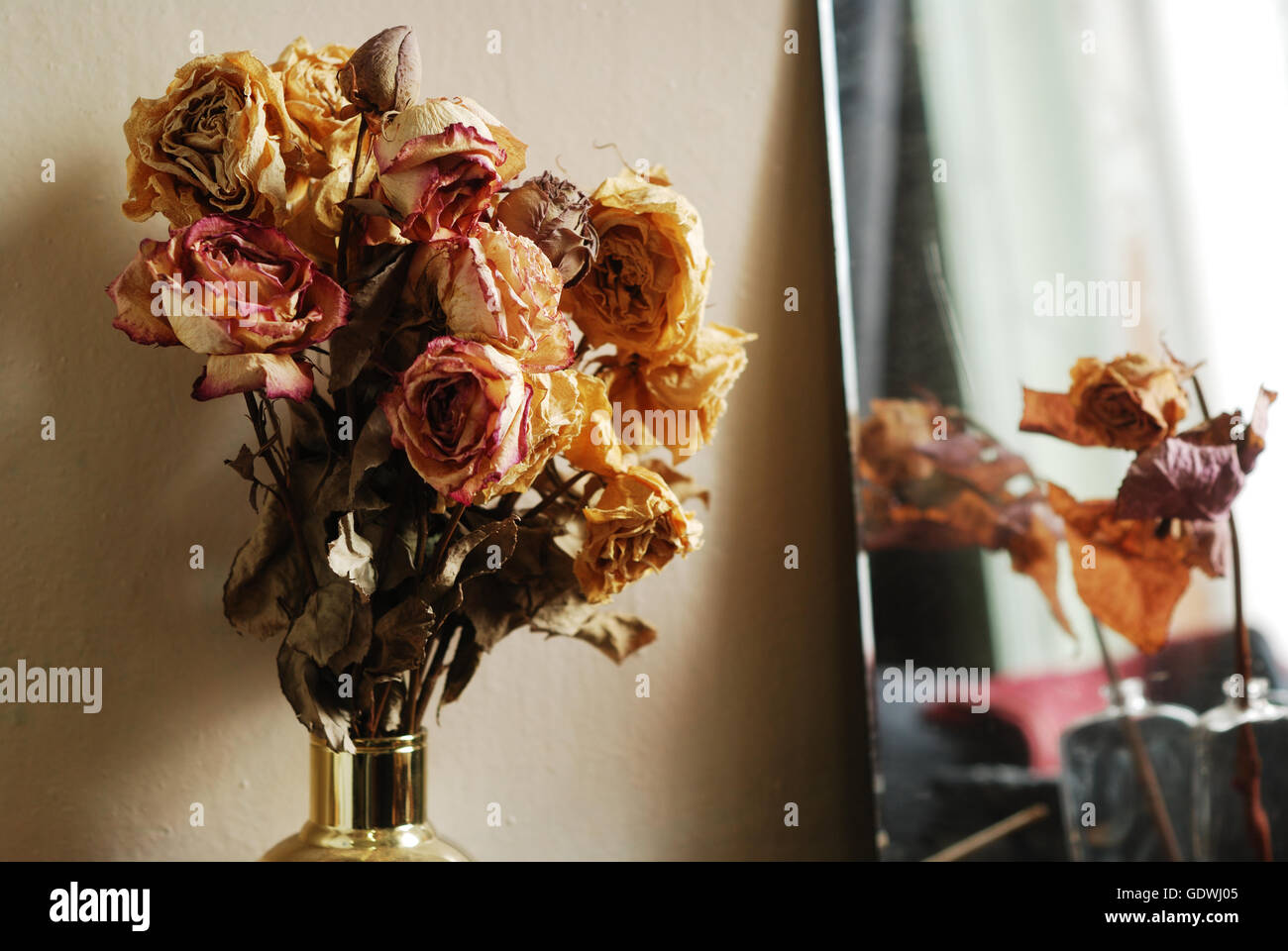 bouquet of dried roses in golden vase Stock Photo Alamy