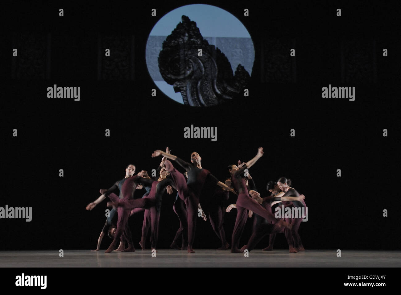 'Re (Part II)', Shen Wei Dance Arts Stock Photo Alamy