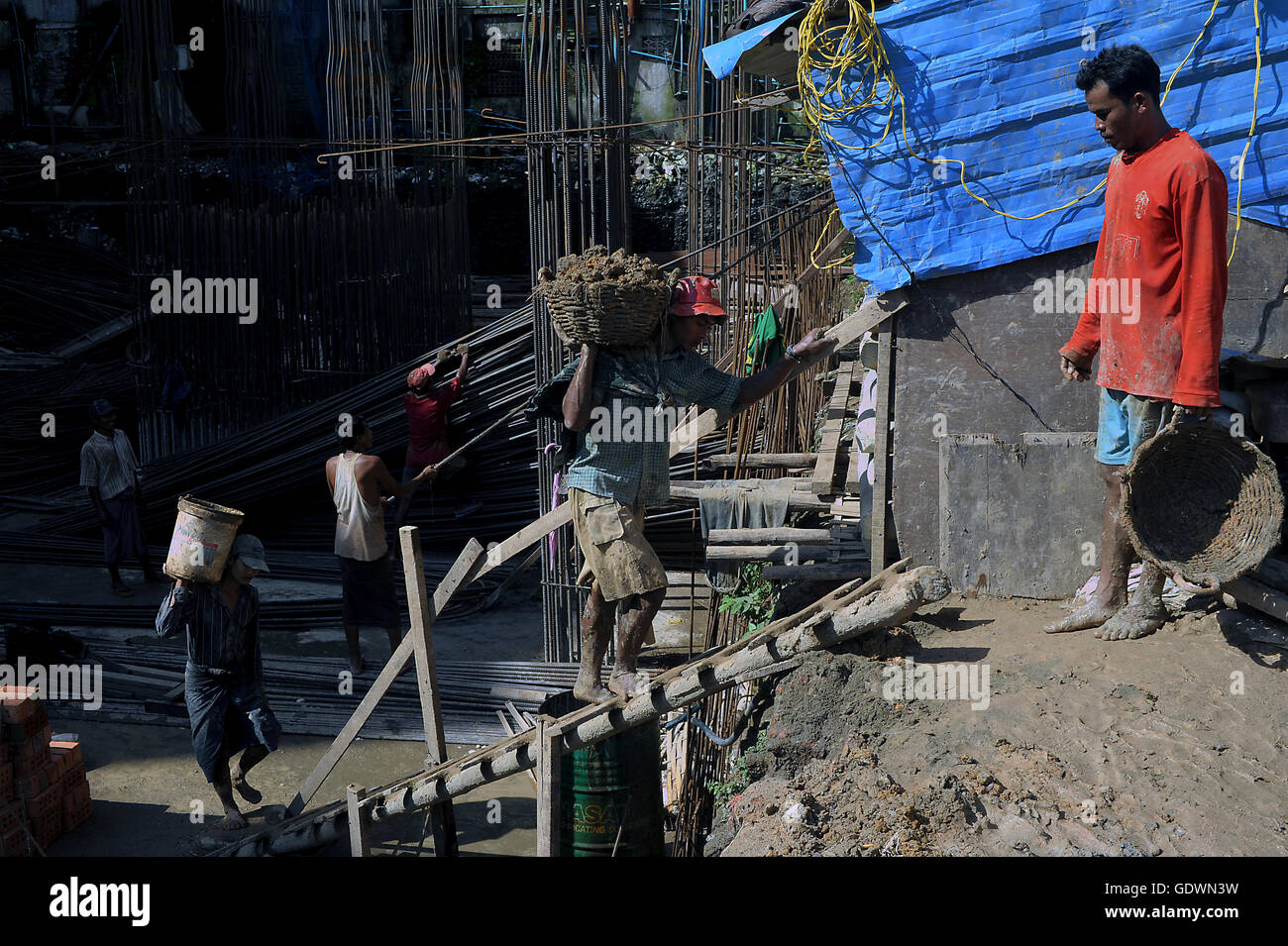 Construction workers in Yangon Stock Photo