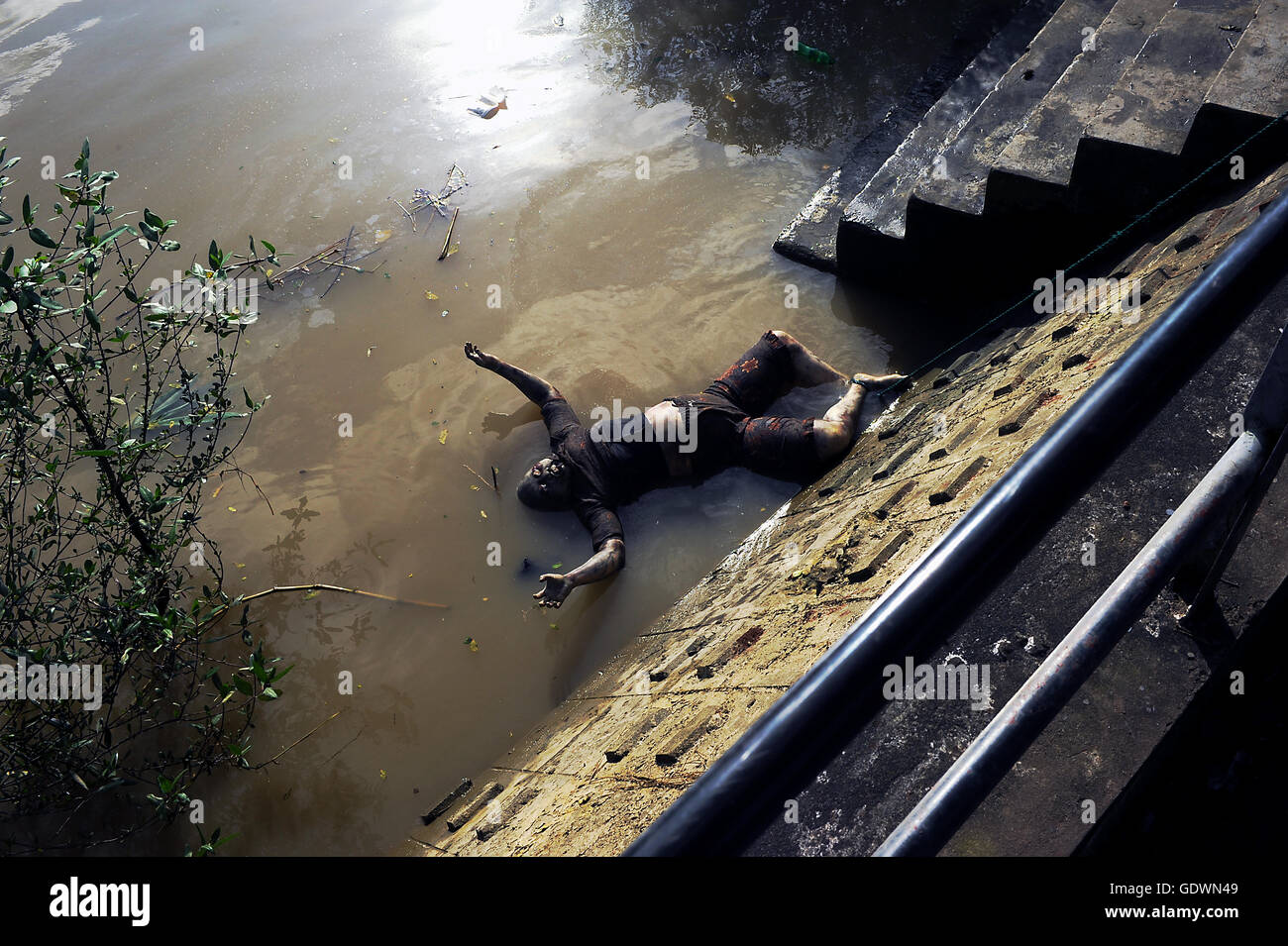 Drowned corpse hi-res stock photography and images - Alamy