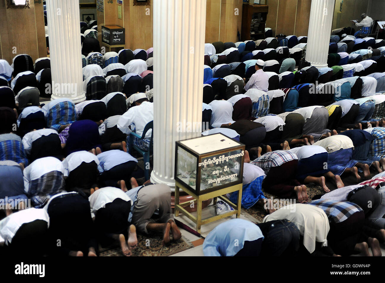 friday-prayer-in-yangon-GDWN4P.jpg