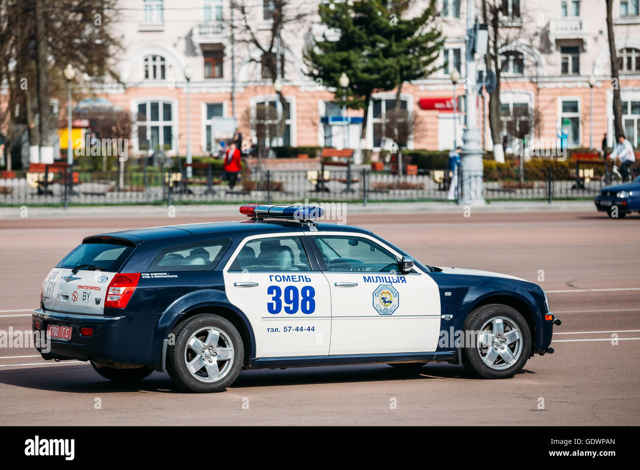 Police car street road hi-res stock photography and images - Alamy