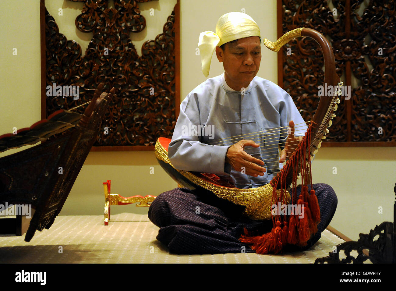 The burmese harp hires stock photography and images Alamy