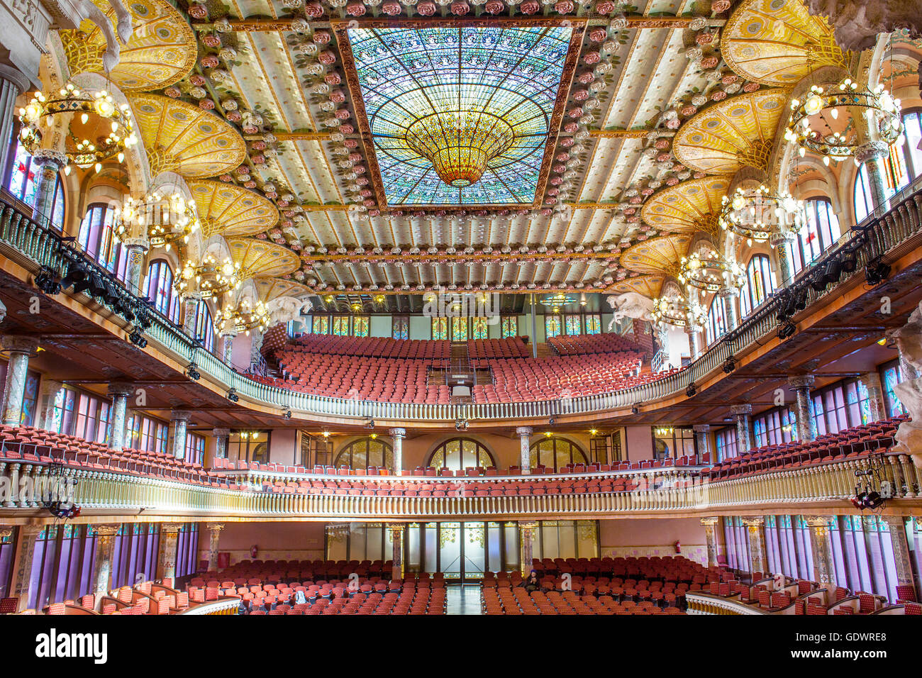 palau-de-la-musica-catalana-by-lluis-domenech-i-montaner-barcelona
