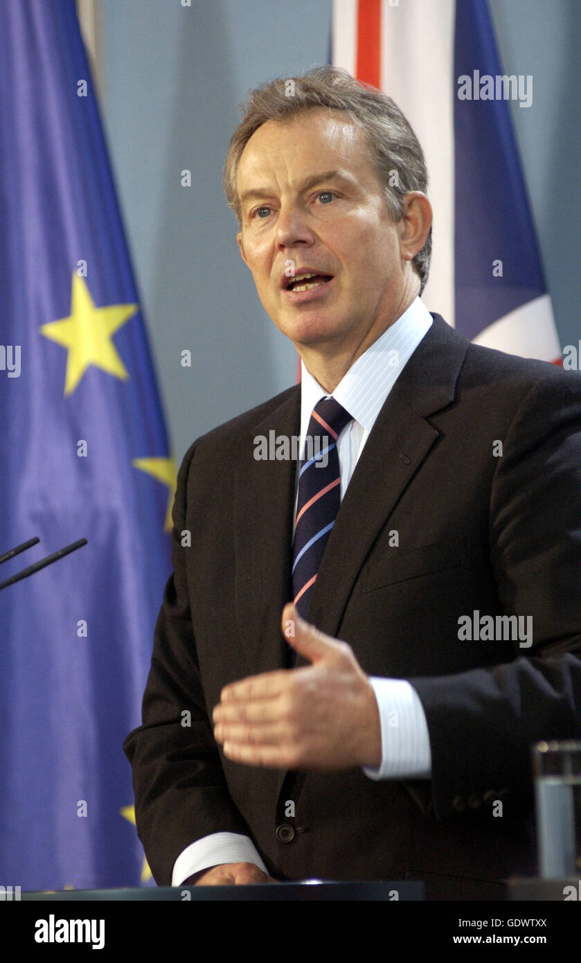 Blair press conference hi-res stock photography and images - Alamy