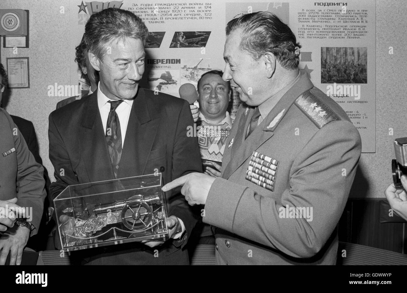 Bjoern Engholm visits the Soviet troops in Eberswalde Stock Photo