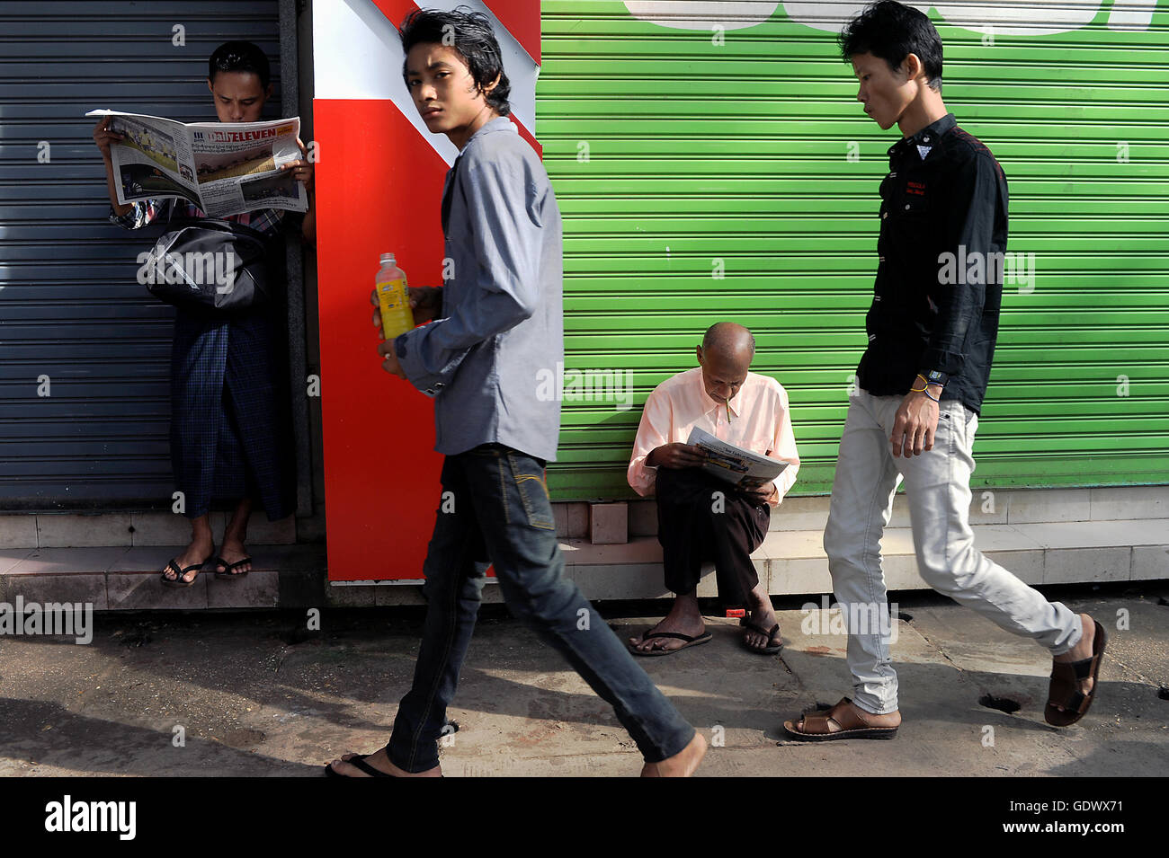 Read walk stand sit Stock Photo - Alamy