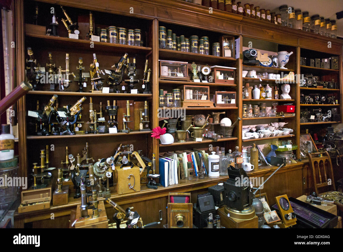 Antique shop geneva hires stock photography and images Alamy