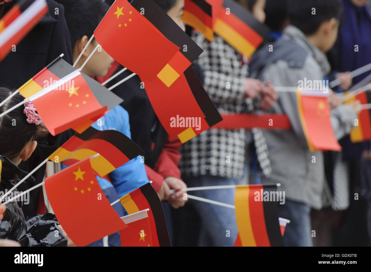 Children with German and Chinese flags greet the President the People's Republic of China Stock Photo