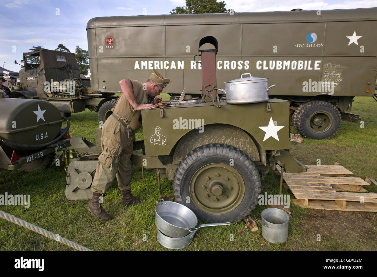 Military mobile field kitchen hi-res stock photography and images - Alamy