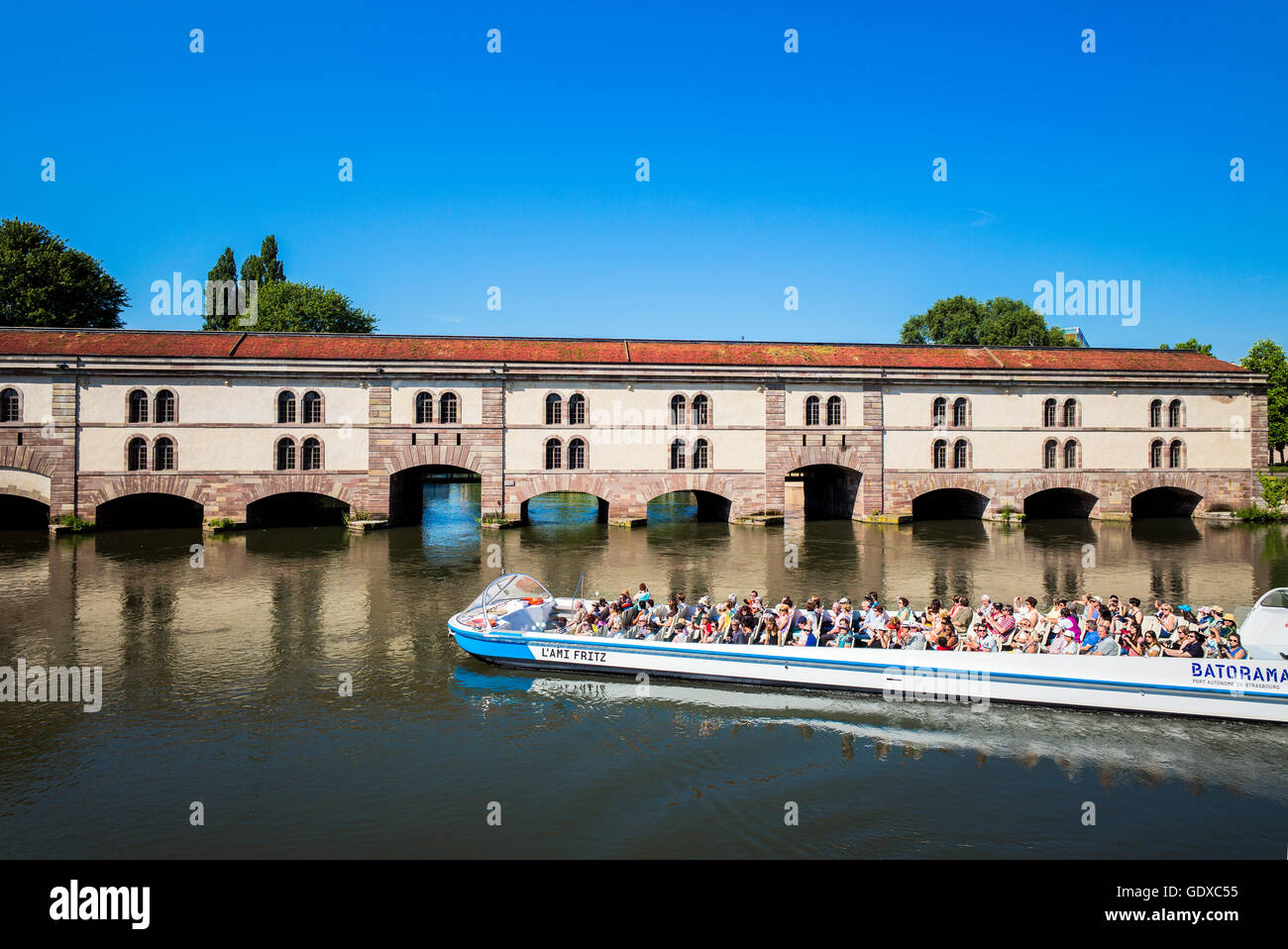 Barrage Vauban dam and tour boat, La Petite France, Strasbourg, Alsace,  France, Europe Stock Photo - Alamy