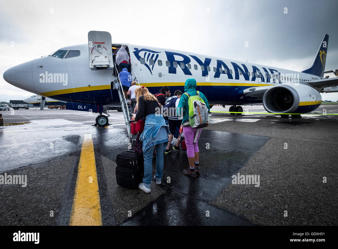 Italian airport traveling hi-res stock photography and images - Alamy, image size:1300x956