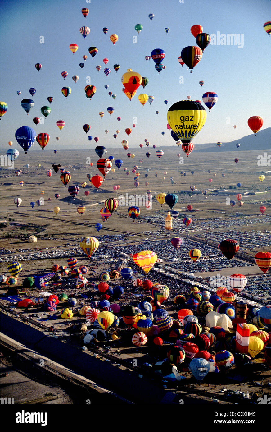 mass-ascension-of-hot-air-balloons-at-the-albuquerque-international-GDXHM9.jpg