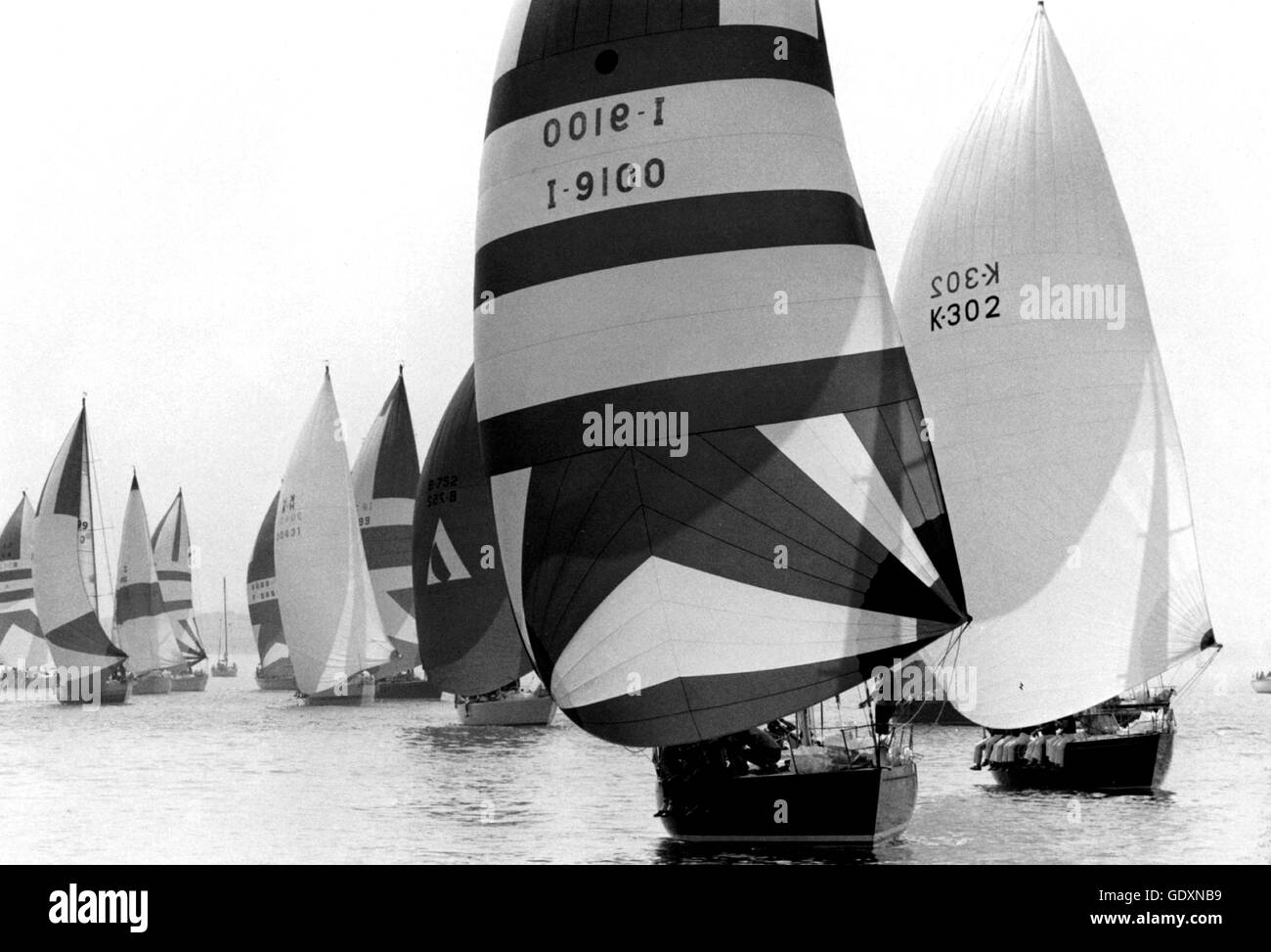 1981. SOLENT, ENGLAND. ADMIRAL'S CUP FLEET JOSTLE IN