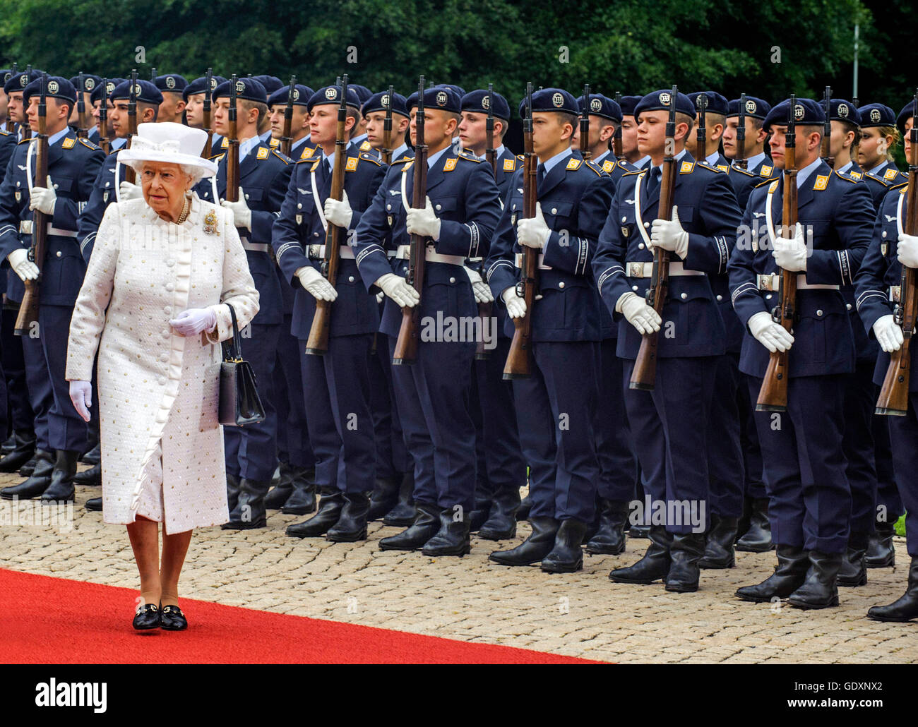 Honouring the queen hires stock photography and images Alamy