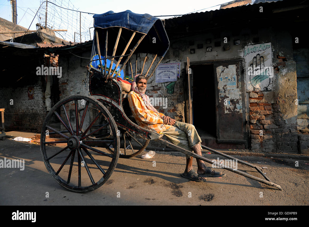 Rickshaw puller in Kolkata Stock Photo Alamy