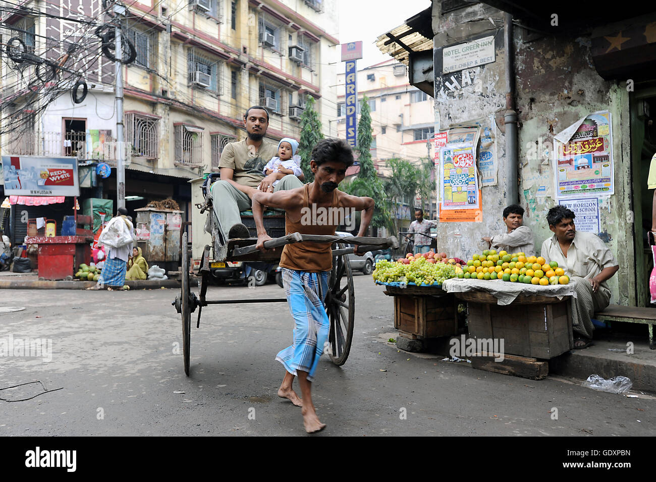 Rickshaw puller in Kolkata Stock Photo Alamy