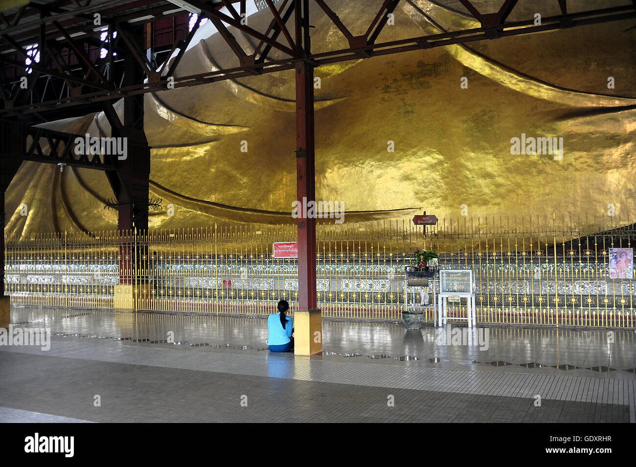 MYANMAR. Yangon. 2014. Giant reclining Buddha Stock Photo