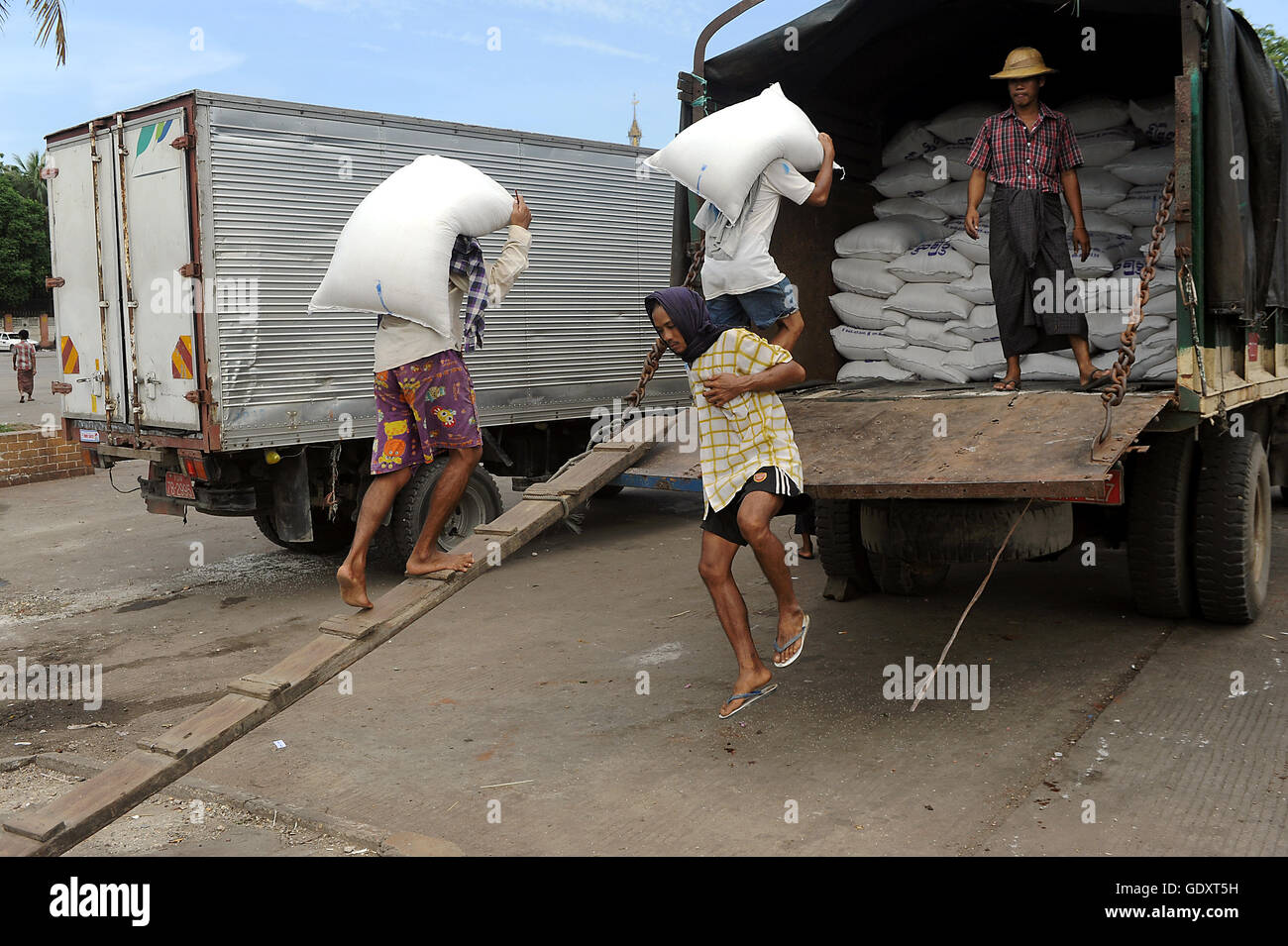 Myanmar rice sacks hi-res stock photography and images - Alamy