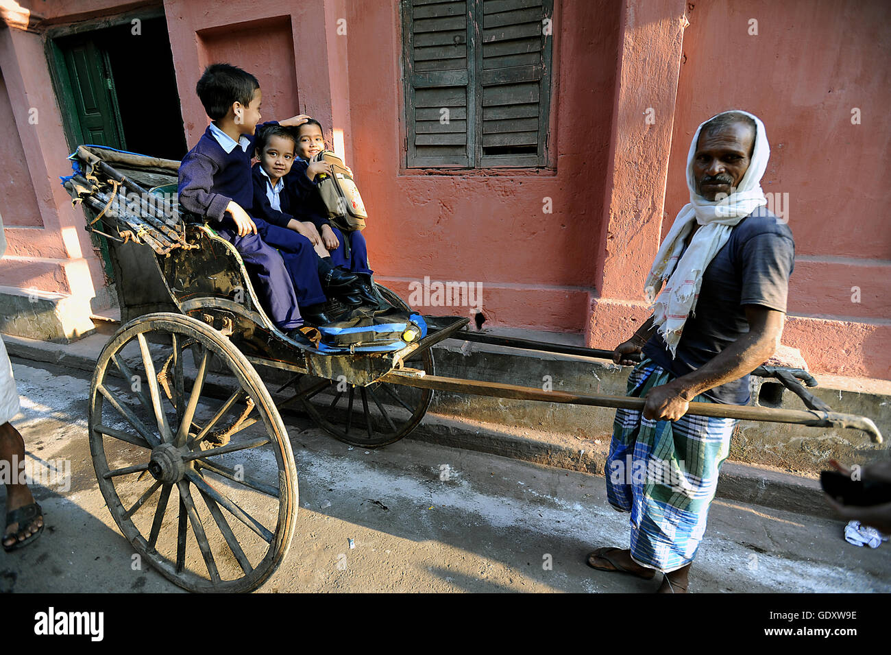 School children rickshaw india hi-res stock photography and images - Alamy