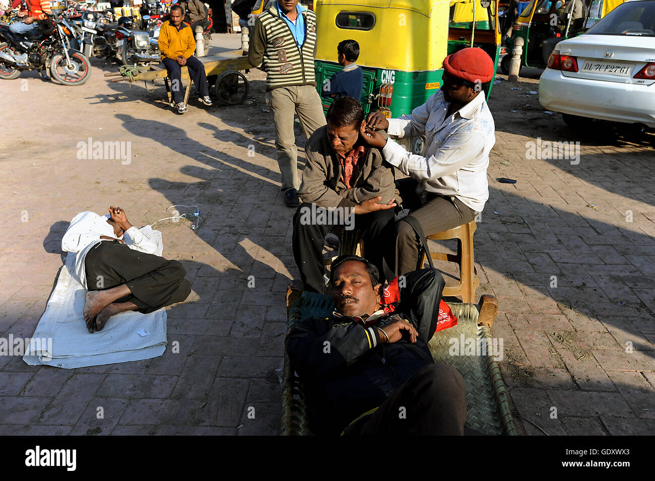 INDIA. Delhi. 2011. Ear cleaner Stock Photo Alamy