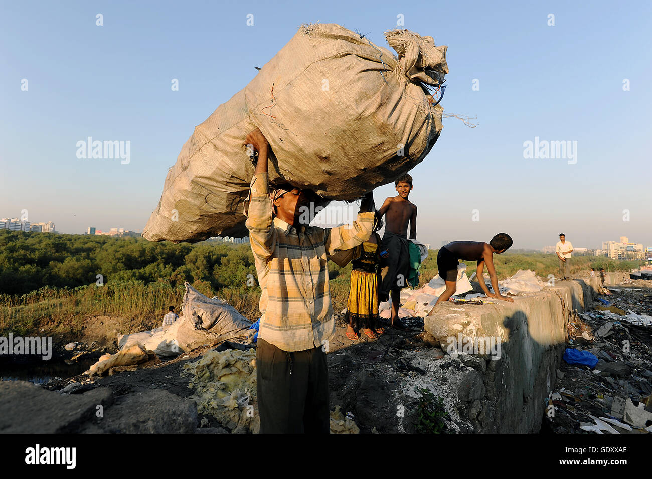 INDIA. Mumbai. 2011. Scavengers in Dharavi Stock Photo