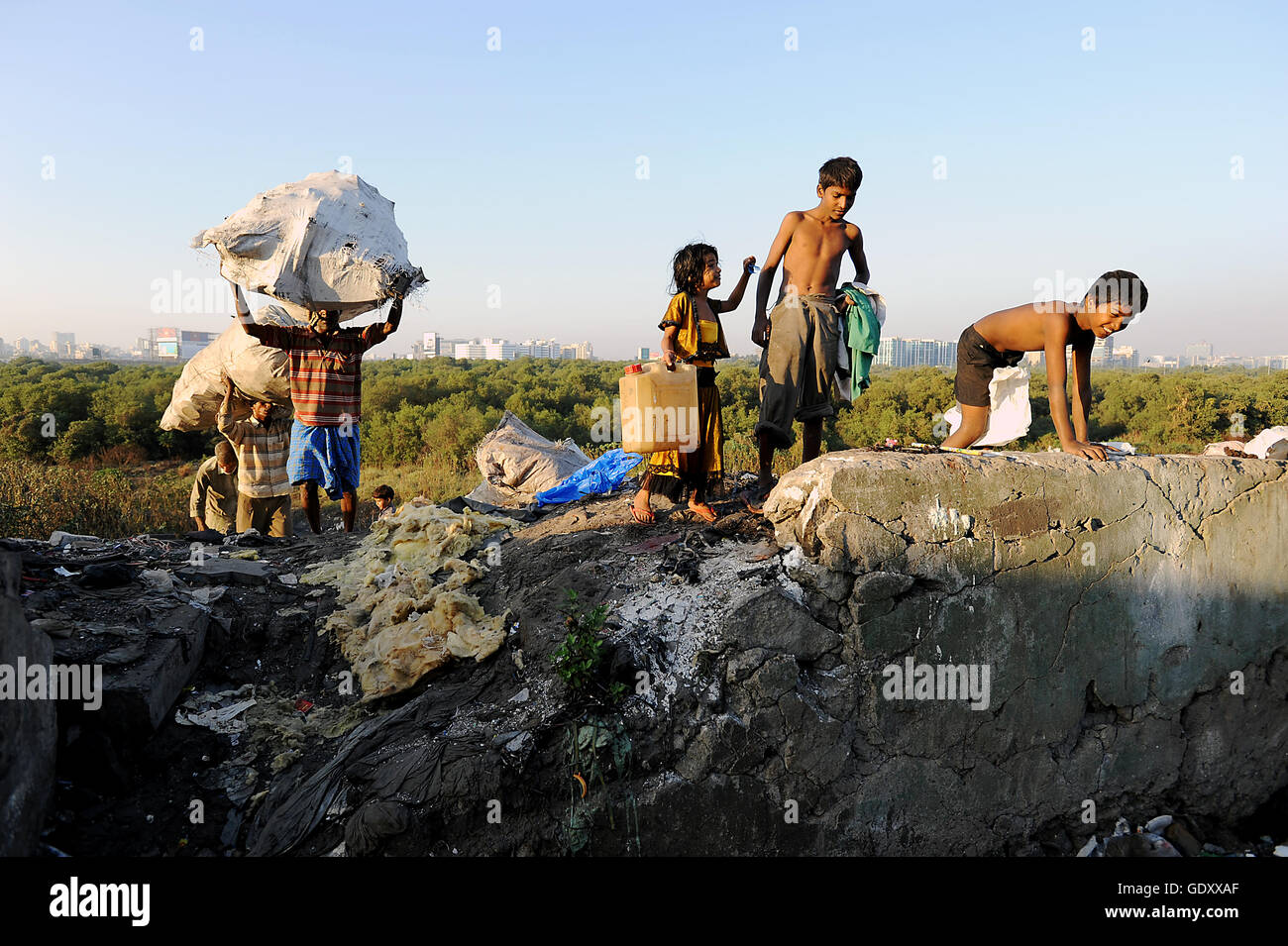 INDIA. Mumbai. 2011. Scavengers in Dharavi Stock Photo