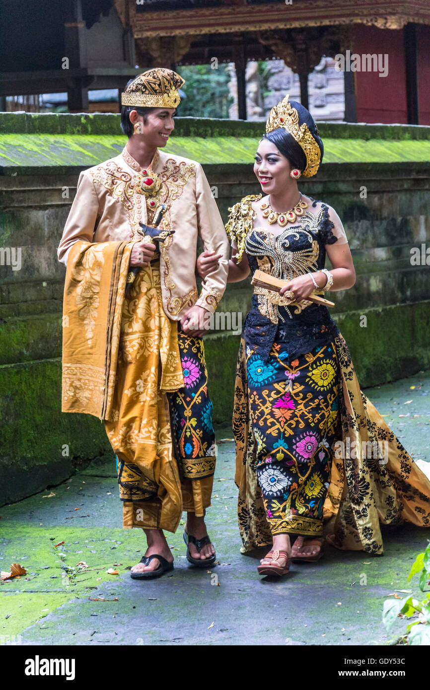 Balinese Wedding Couple In Stock Photos Balinese Wedding Couple