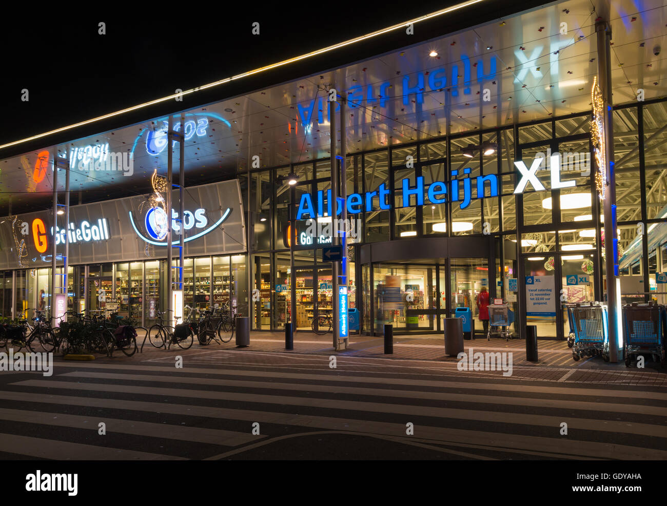 ENSCHEDE, NETHERLANDS - NOVEMBER 12, 2015: Night shot of an Albert Heijn supermarket. In the netherlands it is the largest super Stock Photo