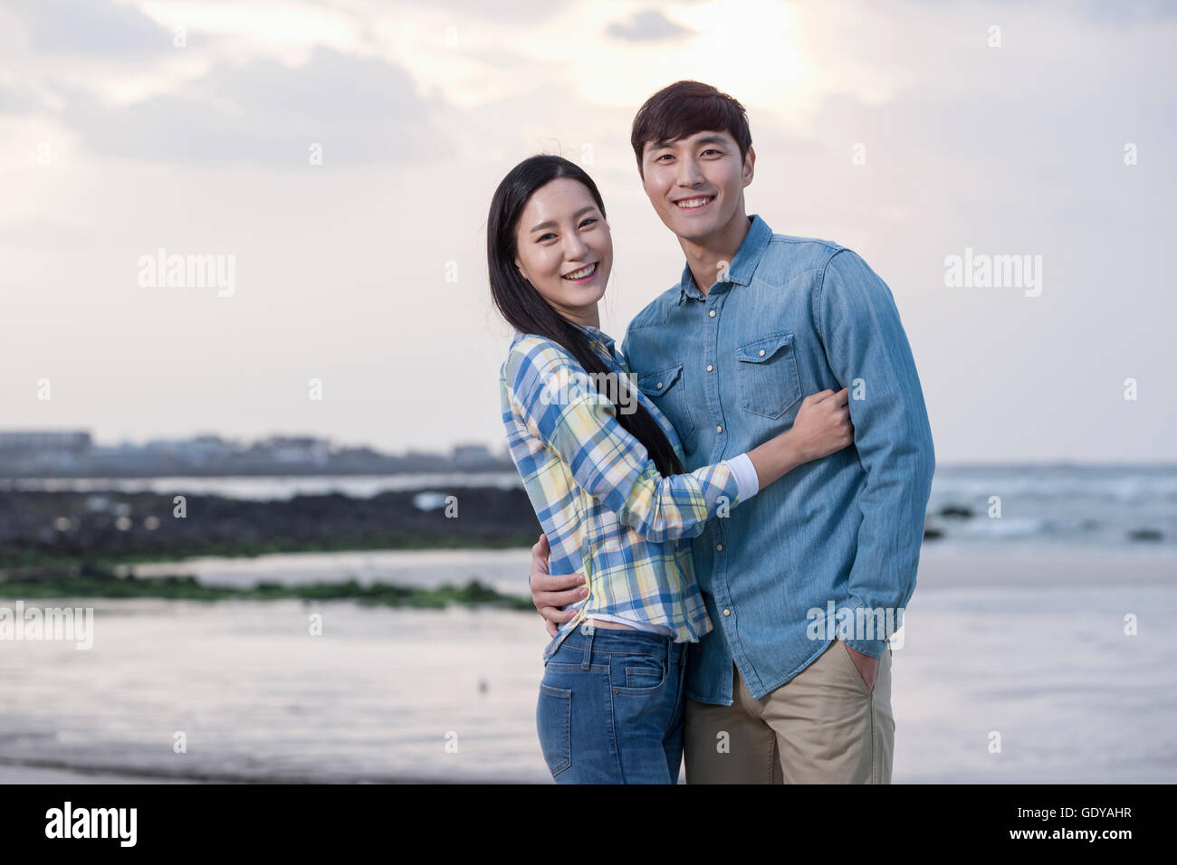 Young couple hugging front hi-res stock photography and images - Alamy