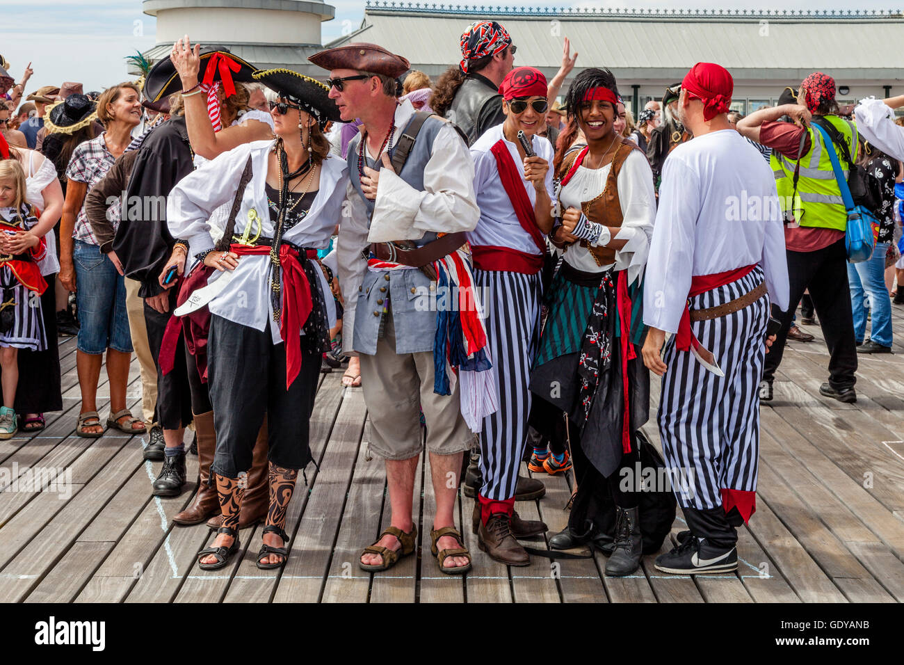 People Dressed In Pirate Costumes Pose For A Group Photo On Hastings Pier  During The Hastings Pirate Day Festival, Hastings, UK Stock Photo - Alamy